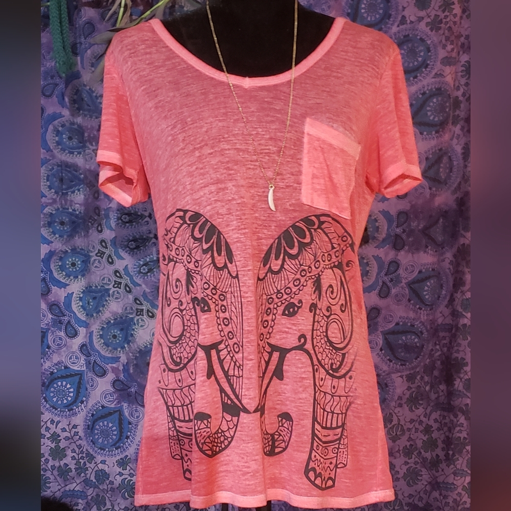 Wound Up Henna Elephant Tee T-Shirt sz L and moon M.O.P. long necklace gold tone